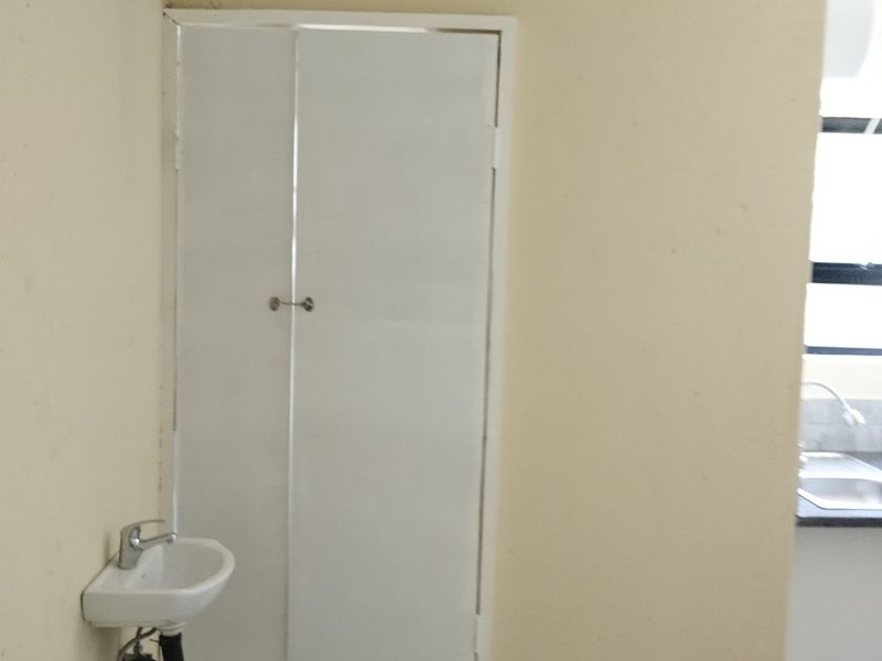 Newly Built Secured 1-bedroom And 1-bathroom Bachelor Apartment - Photo 4