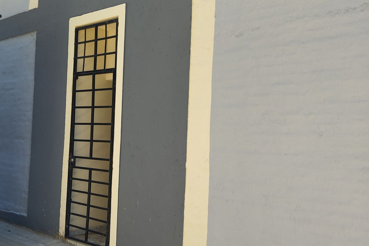 Newly Built Secured 1-bedroom And 1-bathroom Bachelor Apartment - Photo 2