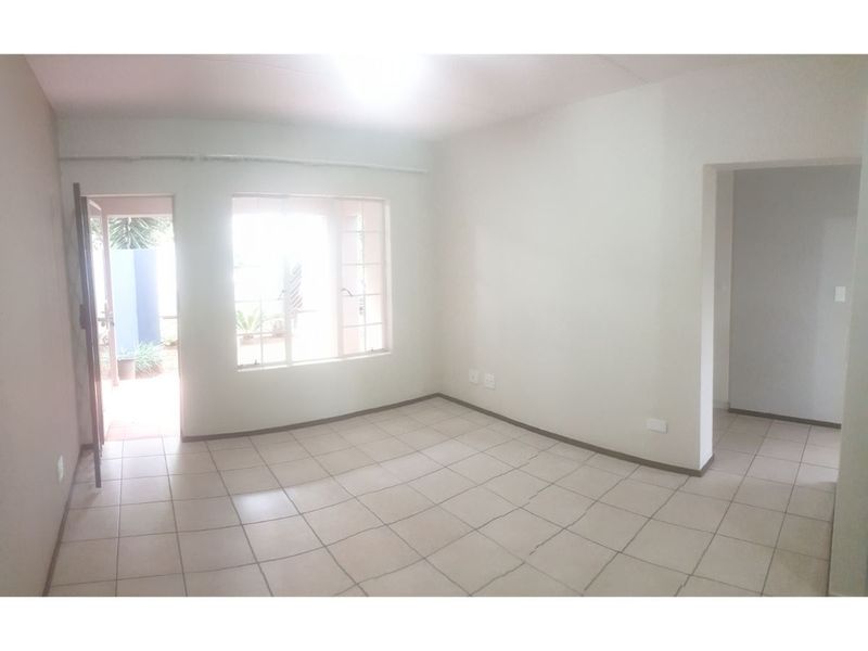Secure 2-bedroom And 1-bath Ground Floor Apartment In Benoni North - Photo 6