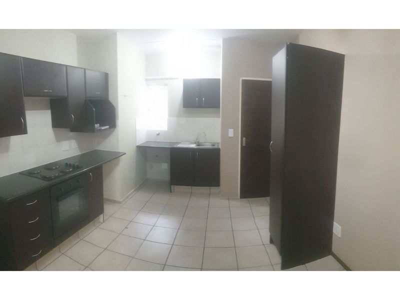Secure 2-bedroom And 1-bath Ground Floor Apartment In Benoni North - Photo 3