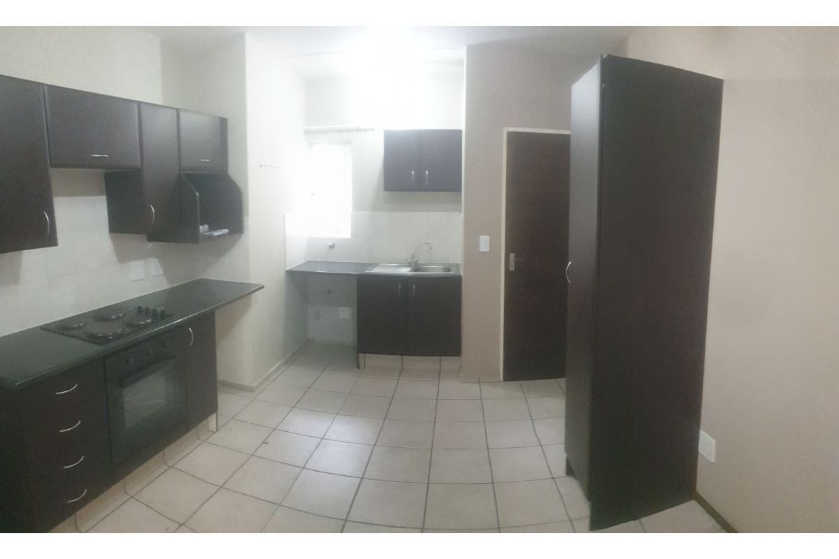 Secure 2-bedroom And 1-bath Ground Floor Apartment In Benoni North - Photo 3
