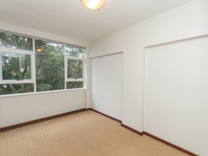 Secure 2-bedroom And 1,5- Bathroom Westward Ho Apartment, St George's Park To Let - Photo 8