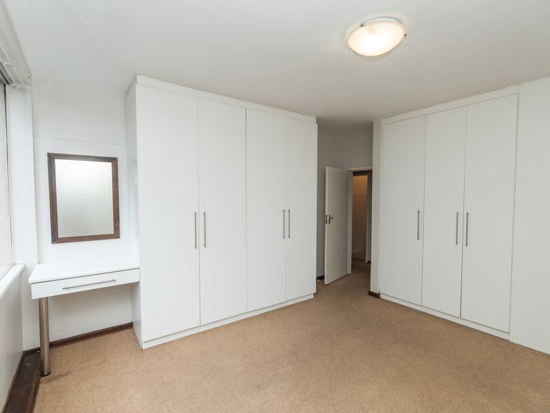 Secure 2-bedroom And 1,5- Bathroom Westward Ho Apartment, St George's Park To Let - Photo 7