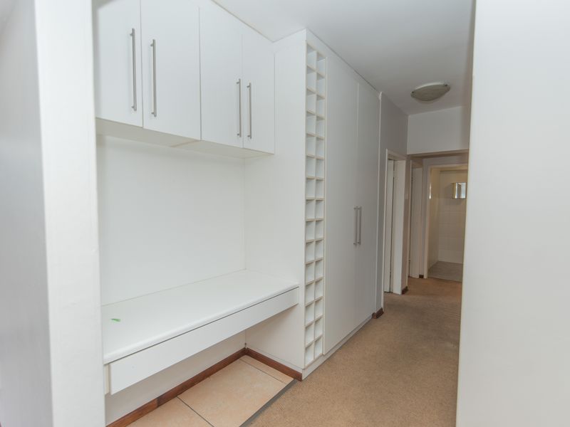 Secure 2-bedroom And 1,5- Bathroom Westward Ho Apartment, St George's Park To Let - Photo 5