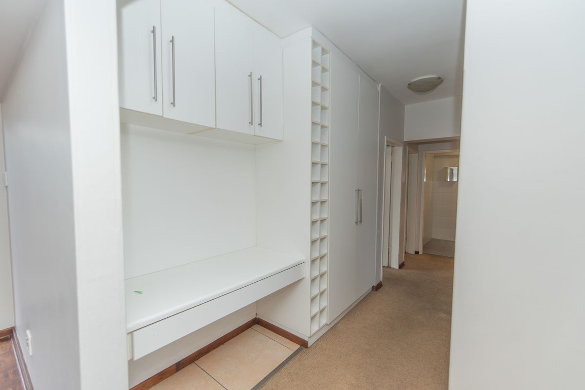 Secure 2-bedroom And 1,5- Bathroom Westward Ho Apartment, St George's Park To Let - Photo 5