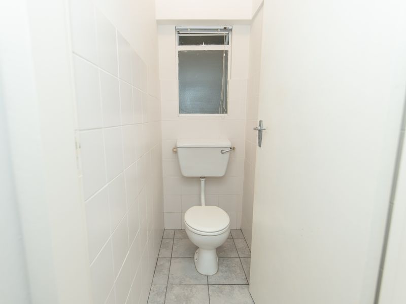 Secure 2-bedroom And 1,5- Bathroom Westward Ho Apartment, St George's Park To Let - Photo 10