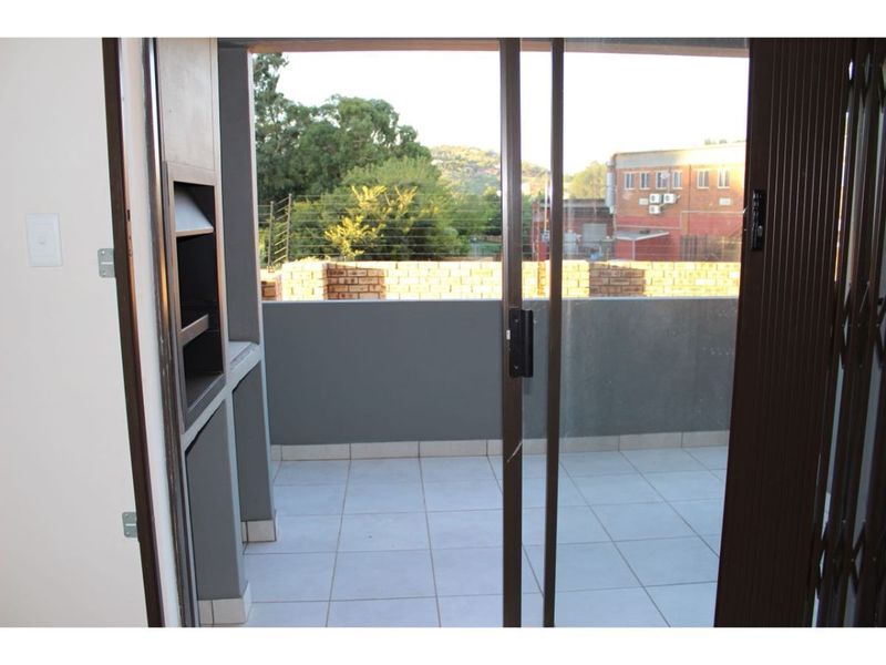 Safe Pet-friendly 2 Bedroom And 1 Bath Ground Floor Unit In Helderkruin - Photo 8