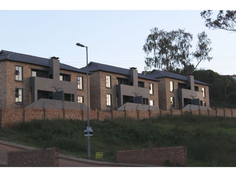 Safe Pet-friendly 2 Bedroom And 1 Bath Ground Floor Unit In Helderkruin - Photo 1
