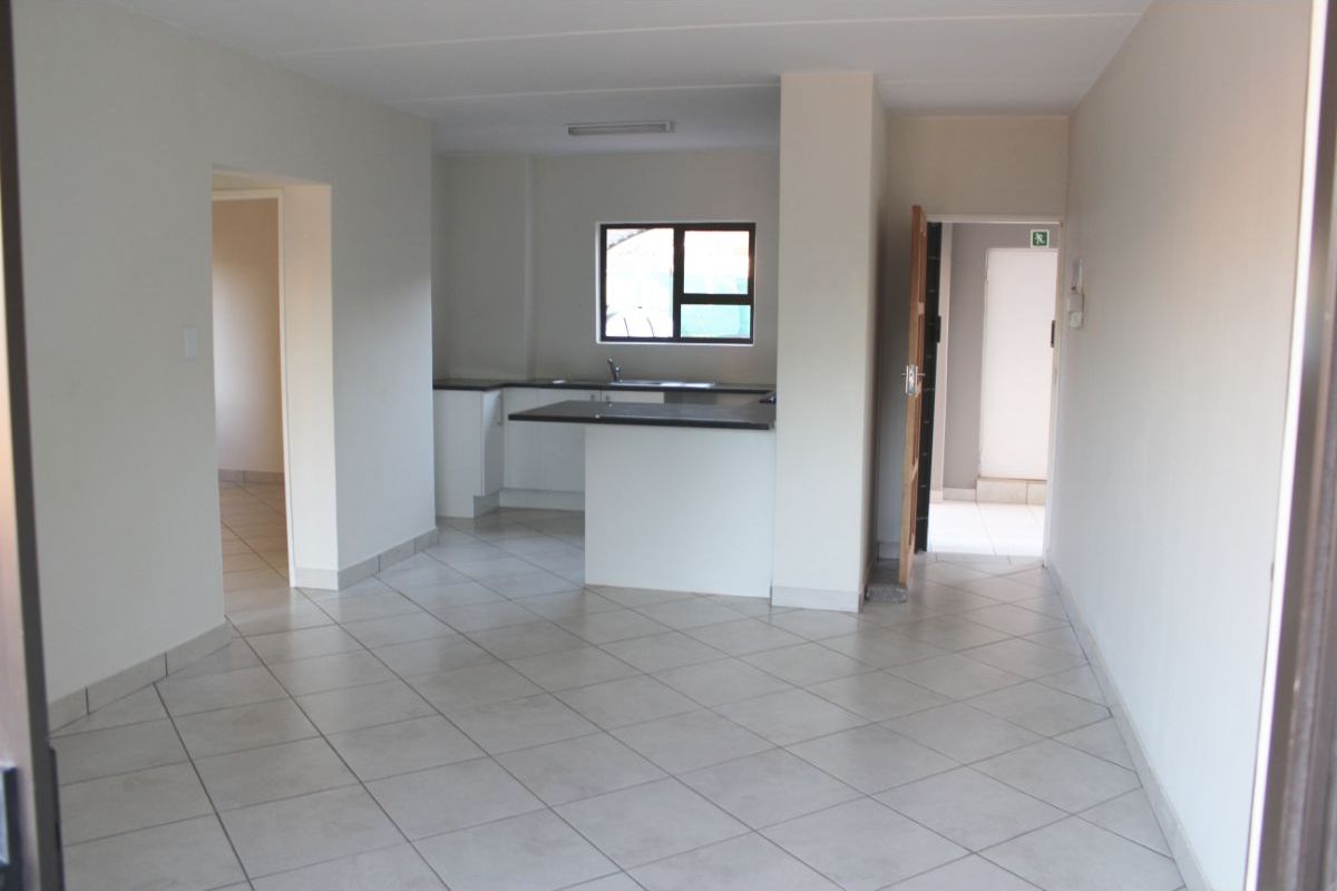 Safe Pet-friendly 2 Bedroom And 1 Bath Ground Floor Unit In Helderkruin - Photo 5