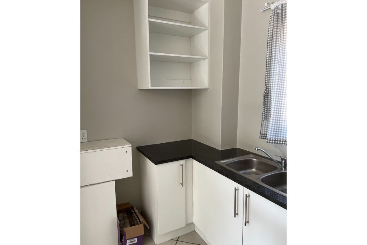 Safe Pet-friendly 2 Bedroom And 1 Bath Ground Floor Unit In Helderkruin - Photo 4