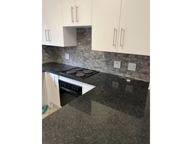 Safe Pet-friendly 2 Bedroom And 1 Bath Ground Floor Unit In Helderkruin - Photo 3
