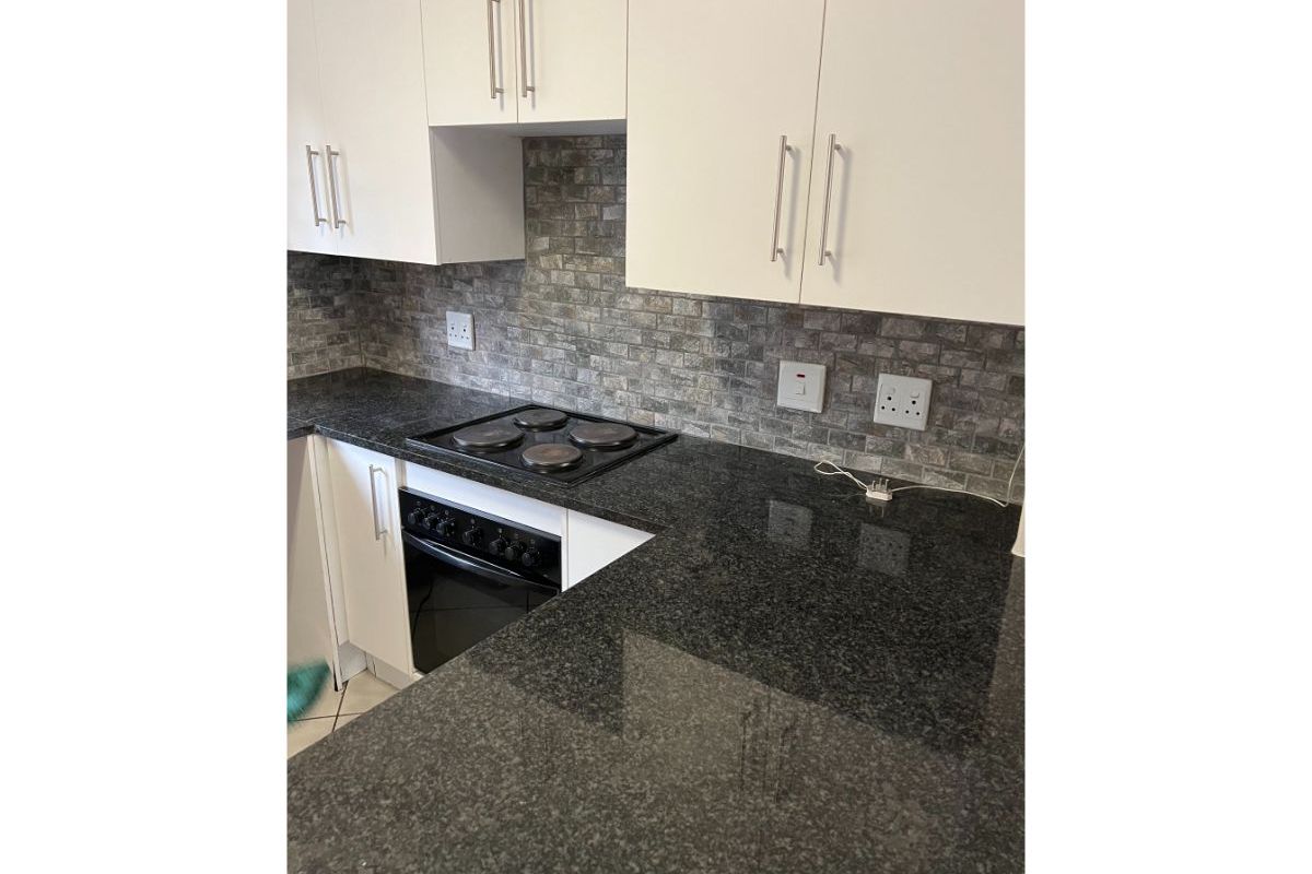 Safe Pet-friendly 2 Bedroom And 1 Bath Ground Floor Unit In Helderkruin - Photo 3