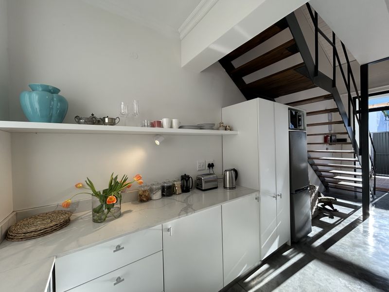 Secure 1-bedroom Apartment In Windsor Road, Kalk Bay - Photo 6