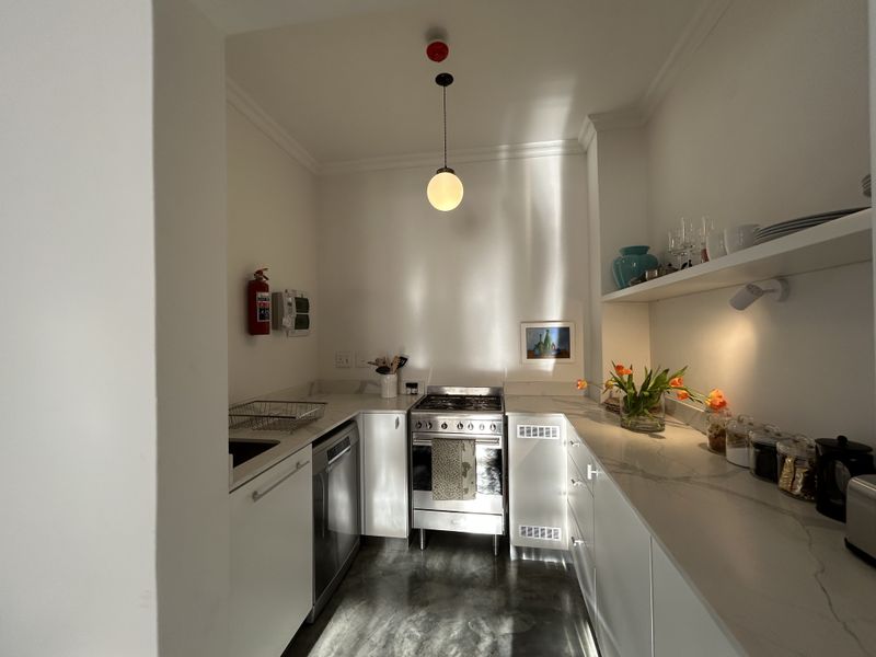 Secure 1-bedroom Apartment In Windsor Road, Kalk Bay - Photo 4