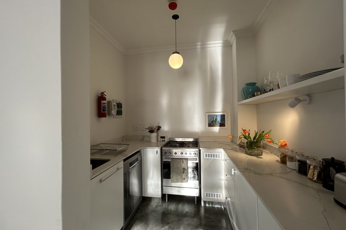 Secure 1-bedroom Apartment In Windsor Road, Kalk Bay - Photo 4