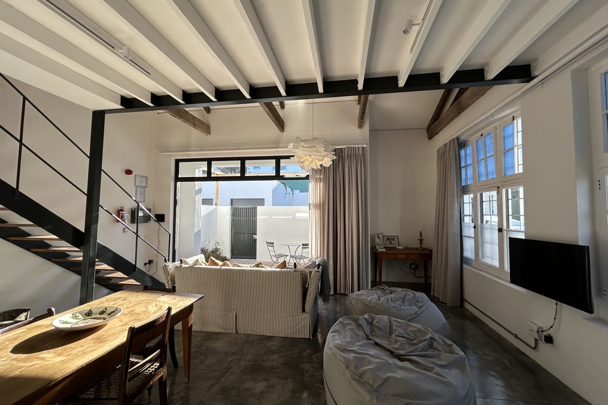 Secure 1-bedroom Apartment In Windsor Road, Kalk Bay - Photo 2