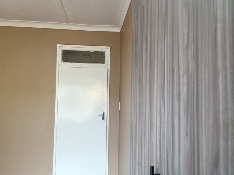 Modern, Move-in Ready: Renovated 3-bedroom Home In Linmeyer — R13,500/month - Photo 6