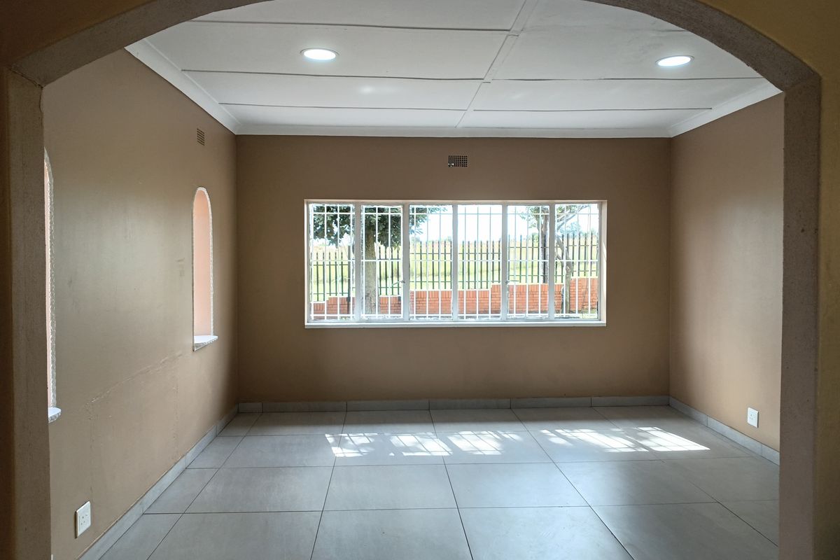 Modern, Move-in Ready: Renovated 3-bedroom Home In Linmeyer — R13,500/month - Photo 5