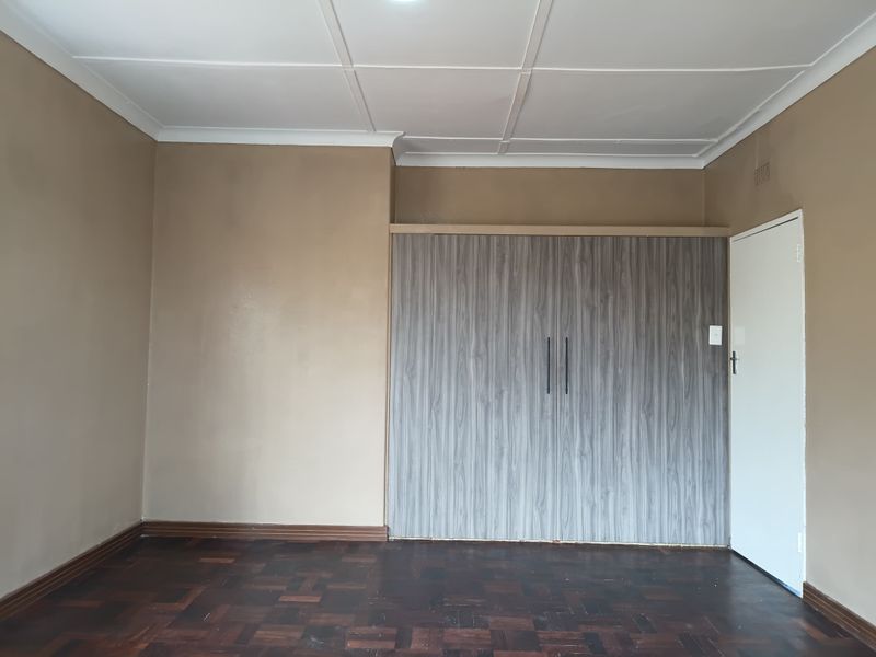 Modern, Move-in Ready: Renovated 3-bedroom Home In Linmeyer — R13,500/month - Photo 9