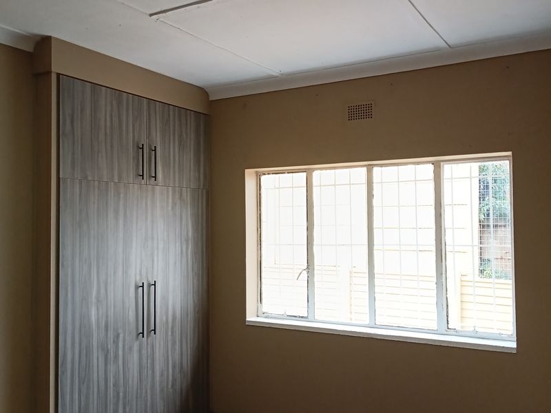 Modern, Move-in Ready: Renovated 3-bedroom Home In Linmeyer — R13,500/month - Photo 7