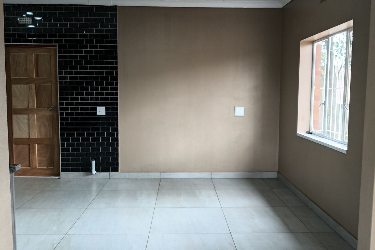 Modern, Move-in Ready: Renovated 3-bedroom Home In Linmeyer — R13,500/month - Photo 4