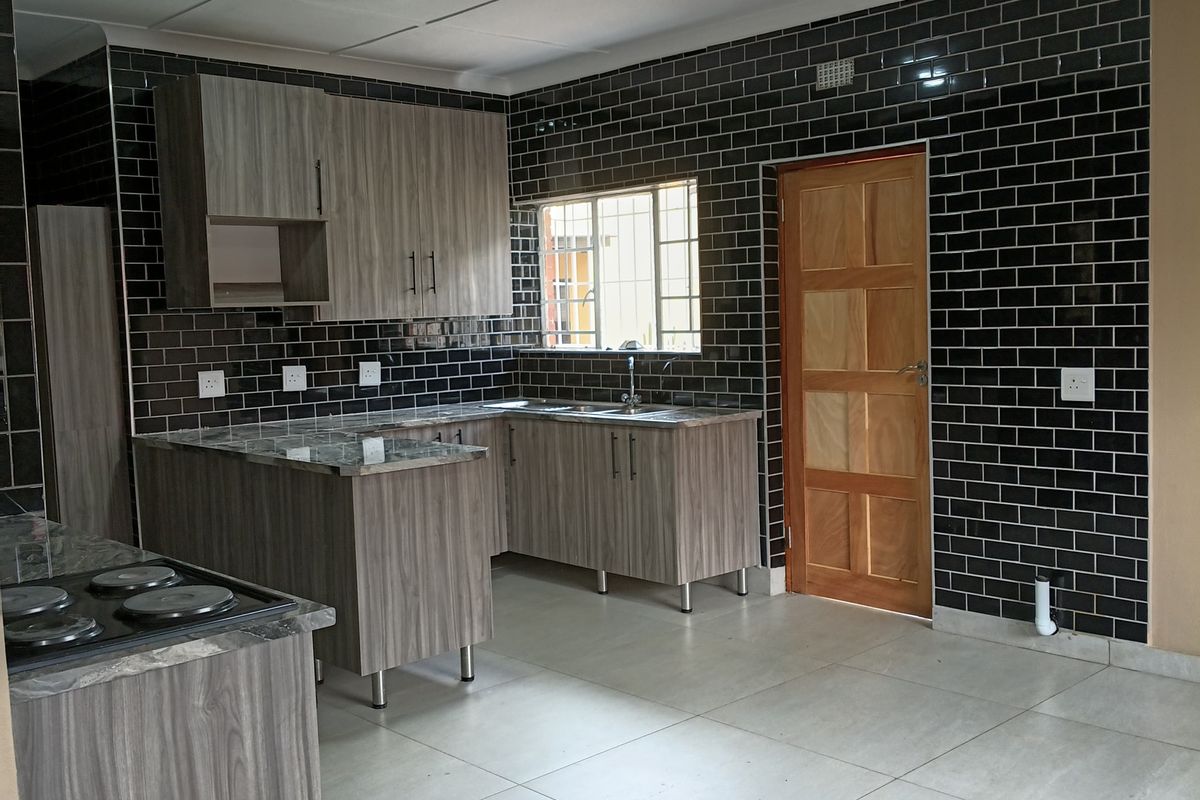 Modern, Move-in Ready: Renovated 3-bedroom Home In Linmeyer — R13,500/month - Photo 2