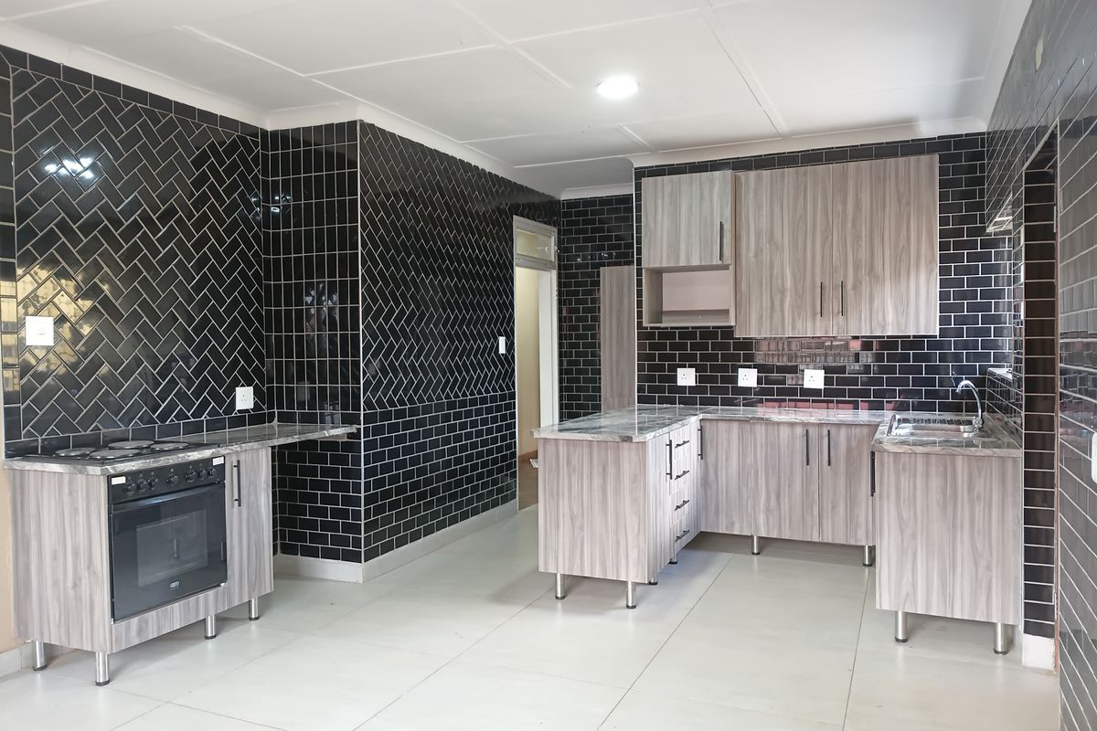 Modern, Move-in Ready: Renovated 3-bedroom Home In Linmeyer — R13,500/month - Photo 3