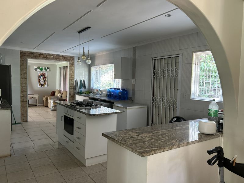 Secure 3-bedroom And 2-bathroom House In Beech Road, Glen Anil - Photo 3