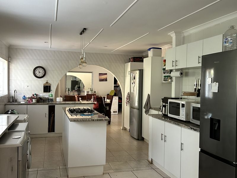 Secure 3-bedroom And 2-bathroom House In Beech Road, Glen Anil - Photo 4