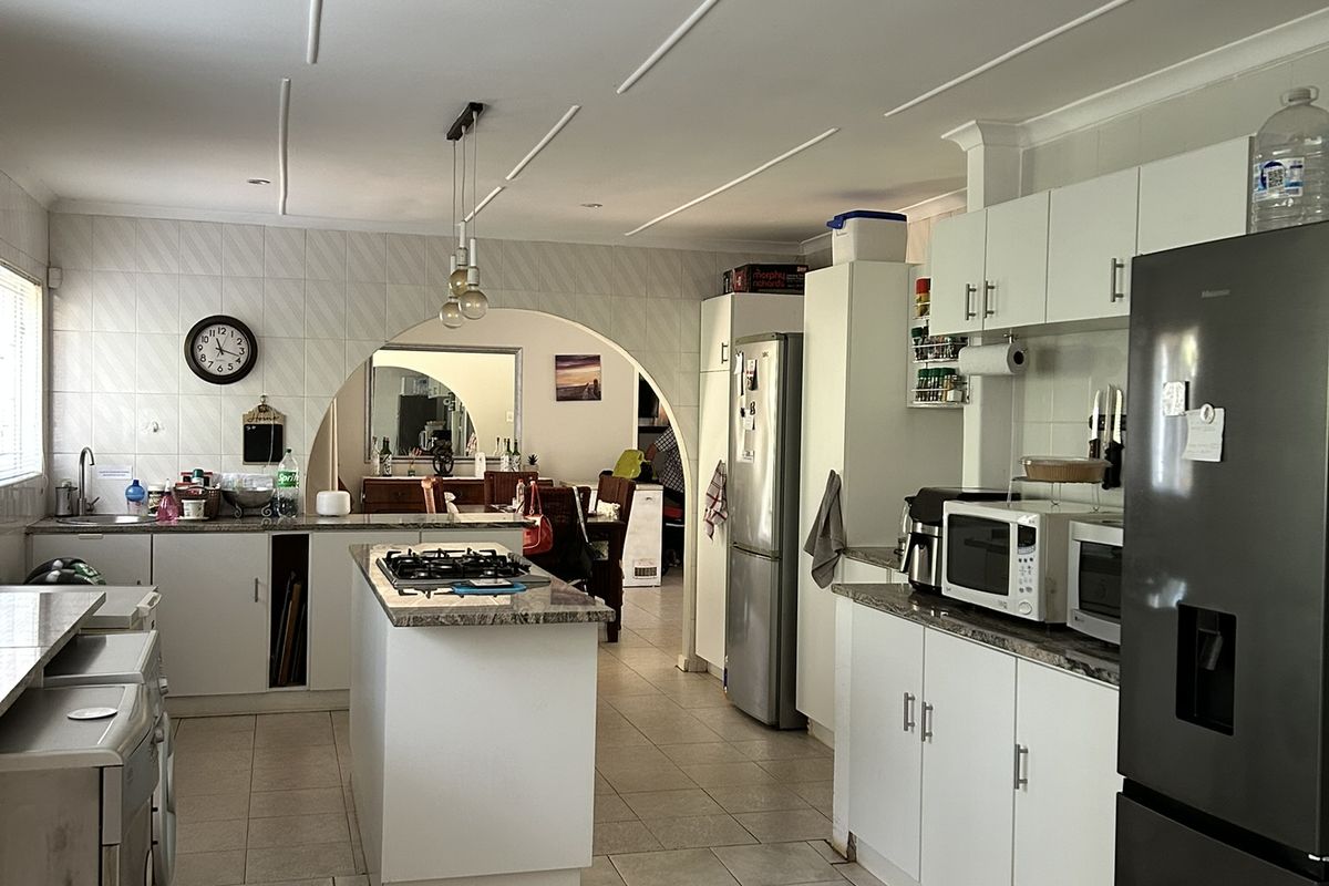 Secure 3-bedroom And 2-bathroom House In Beech Road, Glen Anil - Photo 4