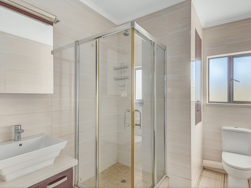 Modern Luxury Living – Stylish 3-bedroom Apartment In Rosa Royale - Photo 8