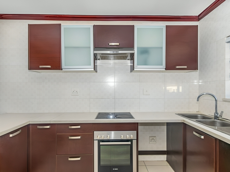 Modern Luxury Living – Stylish 3-bedroom Apartment In Rosa Royale - Photo 2