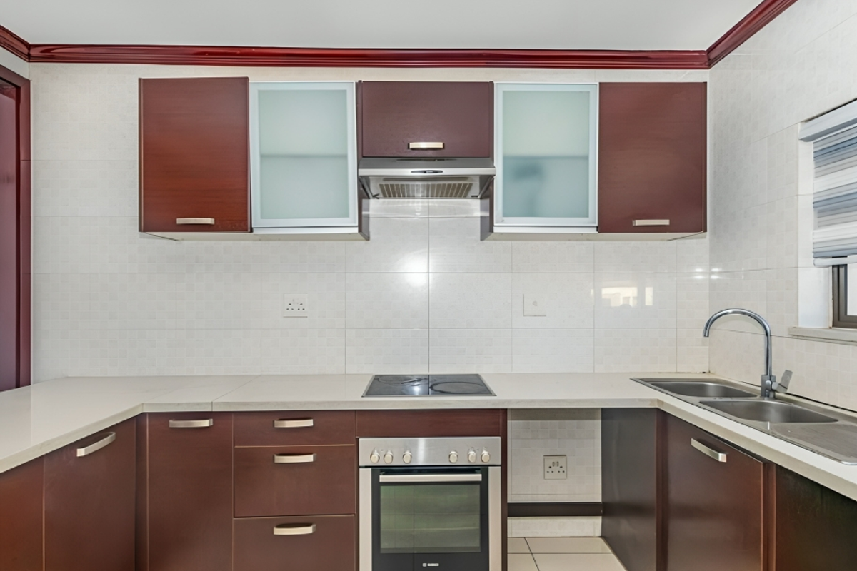 Modern Luxury Living – Stylish 3-bedroom Apartment In Rosa Royale - Photo 2