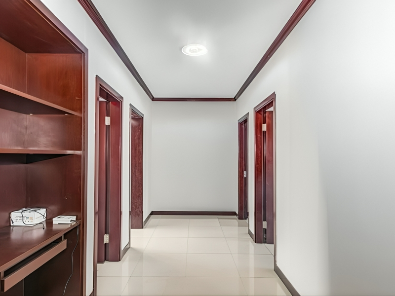 Modern Luxury Living – Stylish 3-bedroom Apartment In Rosa Royale - Photo 6