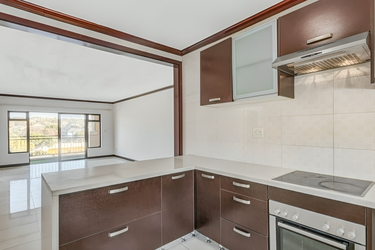 Modern Luxury Living – Stylish 3-bedroom Apartment In Rosa Royale - Photo 3