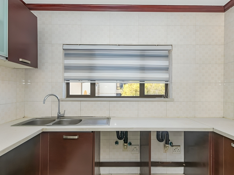 Modern Luxury Living – Stylish 3-bedroom Apartment In Rosa Royale - Photo 4