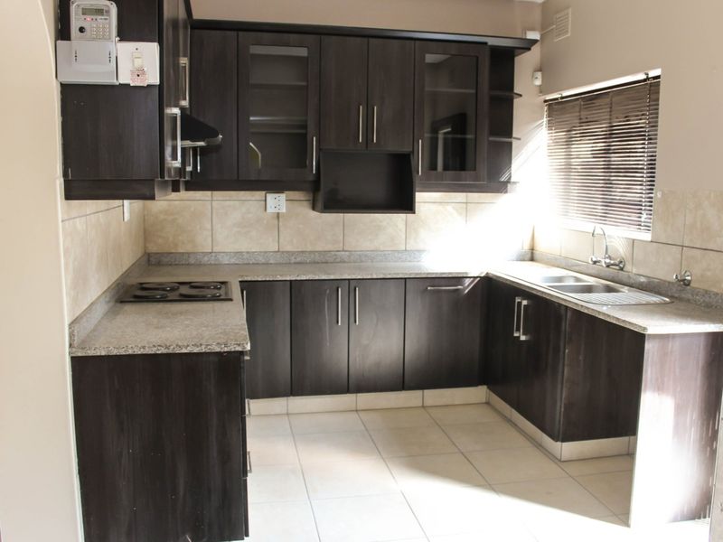 Spacious 3-bed And 1.5-bath Duplex In Bluff - Photo 4