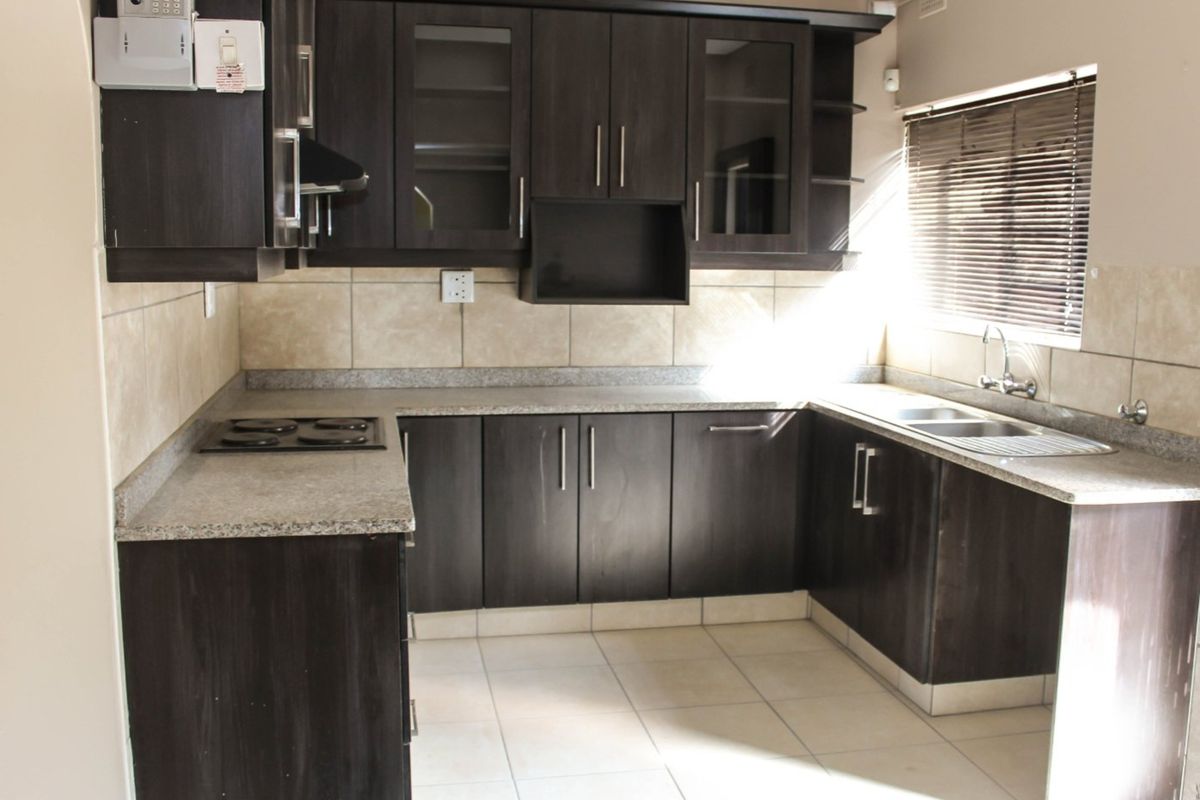 Spacious 3-bed And 1.5-bath Duplex In Bluff - Photo 4