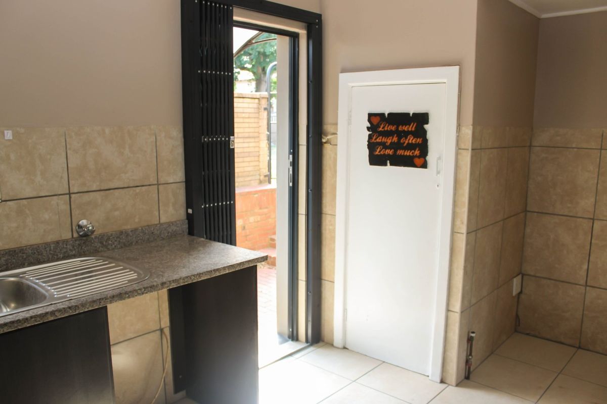 Spacious 3-bed And 1.5-bath Duplex In Bluff - Photo 3