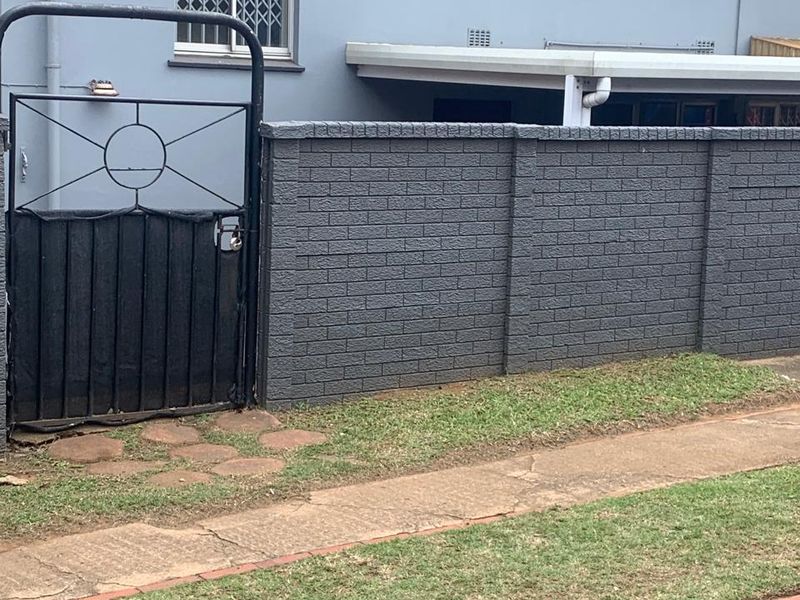Spacious 3-bed And 1.5-bath Duplex In Bluff - Photo 2