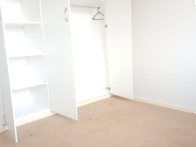 Secure 3-bedroom And 2-bathroom Apartment In Sunnyside - Photo 6