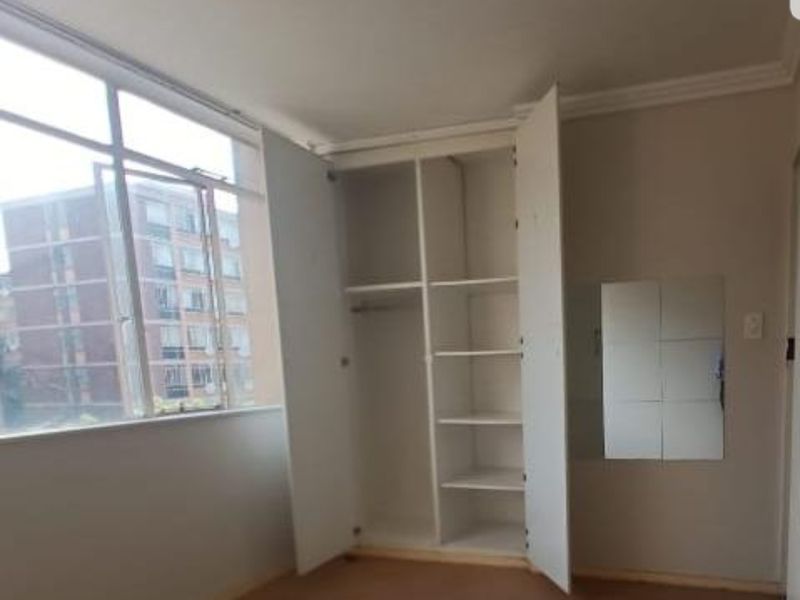 Secure 3-bedroom And 2-bathroom Apartment In Sunnyside - Photo 7