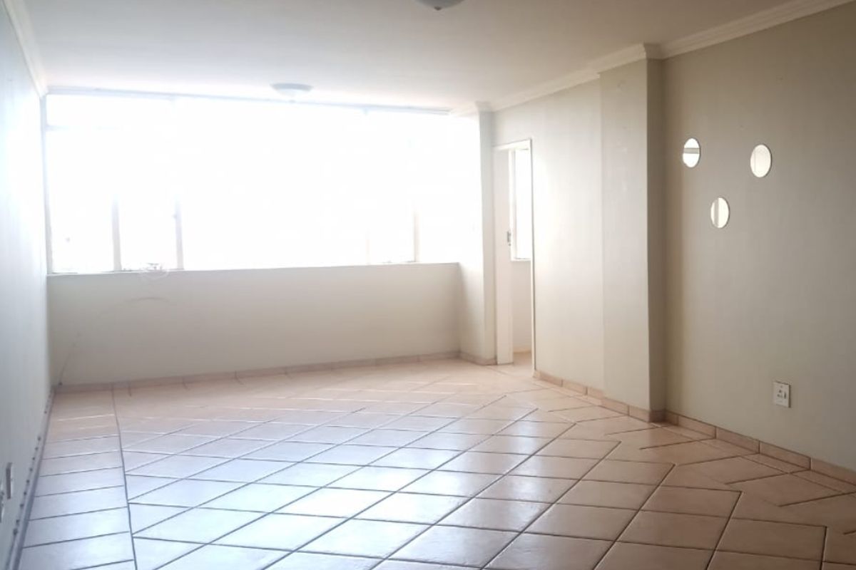 Secure 3-bedroom And 2-bathroom Apartment In Sunnyside - Photo 4