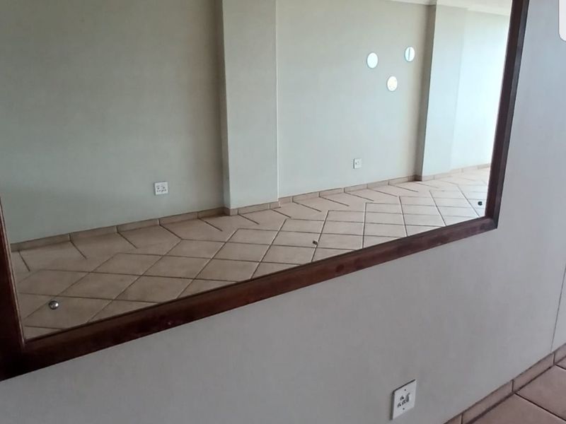 Secure 3-bedroom And 2-bathroom Apartment In Sunnyside - Photo 5