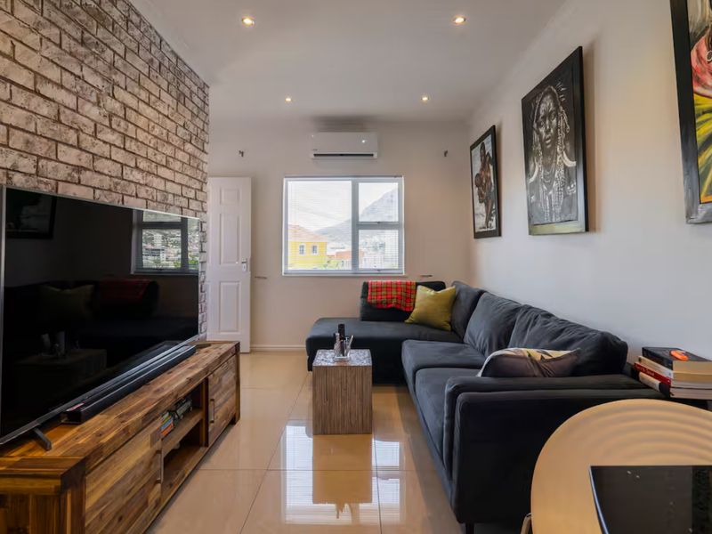 Secure 2-Bedroom And 1-Bathroom Apartment In Bantam Street, Schotsche Kloof - Photo 9
