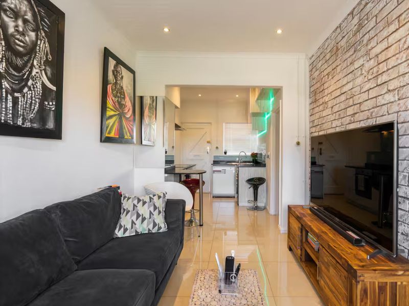 Secure 2-Bedroom And 1-Bathroom Apartment In Bantam Street, Schotsche Kloof - Photo 8