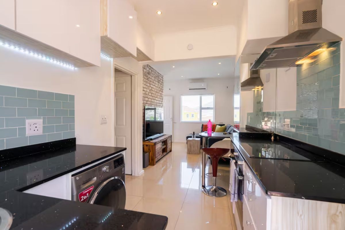 Secure 2-Bedroom And 1-Bathroom Apartment In Bantam Street, Schotsche Kloof - Photo 2