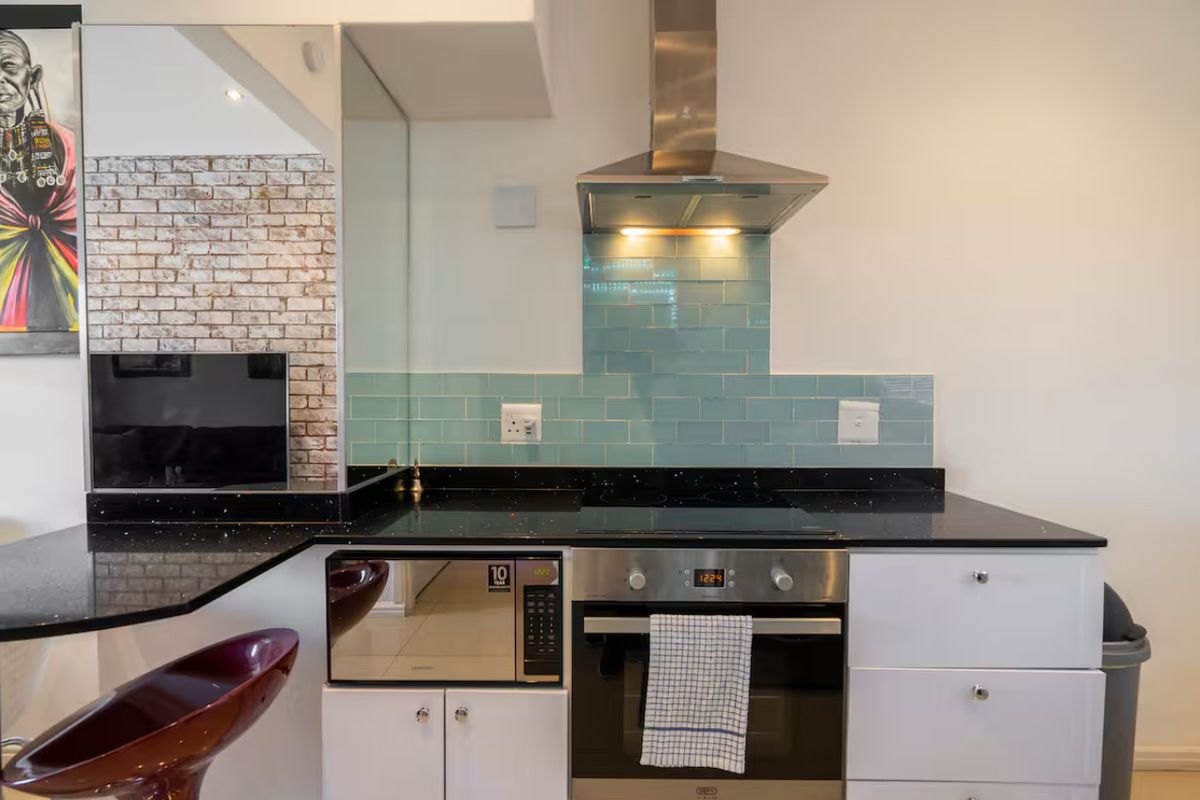 Secure 2-Bedroom And 1-Bathroom Apartment In Bantam Street, Schotsche Kloof - Photo 4