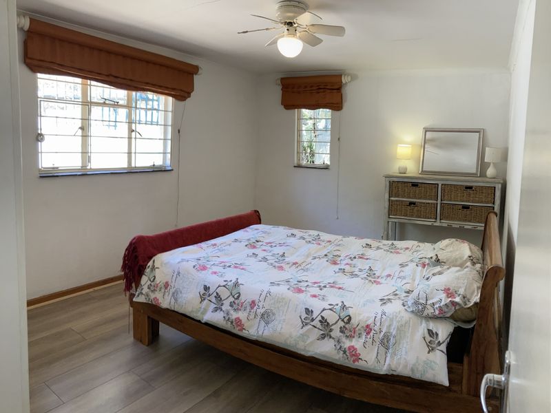 Pet-friendly 3-bed And 2-bath House With A Lush Landscaped Fairytale Garden - Photo 10