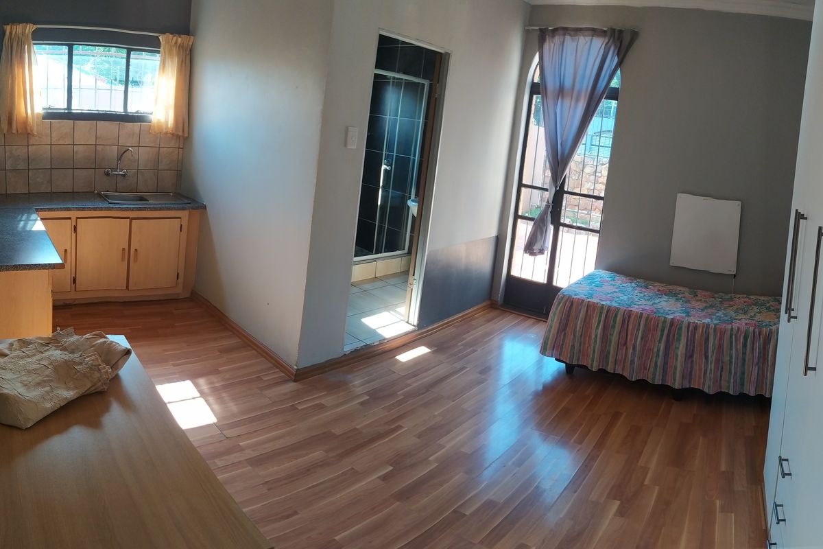 Secure 1-Bedroom In a Shared House Saint Swithins Avenue, Auckland Park - Photo 2